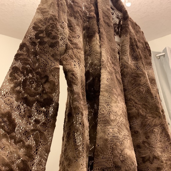 BIANCA NYGARD ombré  lace top 
floral motif or can be worn closed like a Wrap - Picture 2 of 10